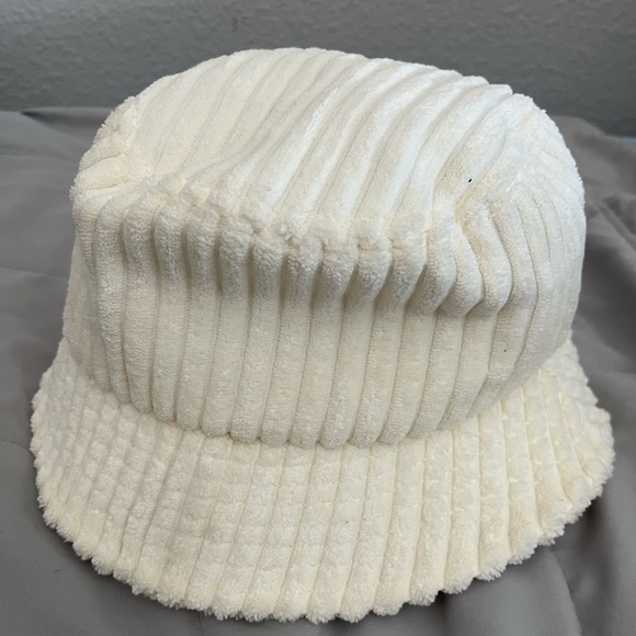 URBAN OUTFITTERS Ivory Wide Wale Corduroy Bucket Hat - Picture 4 of 5